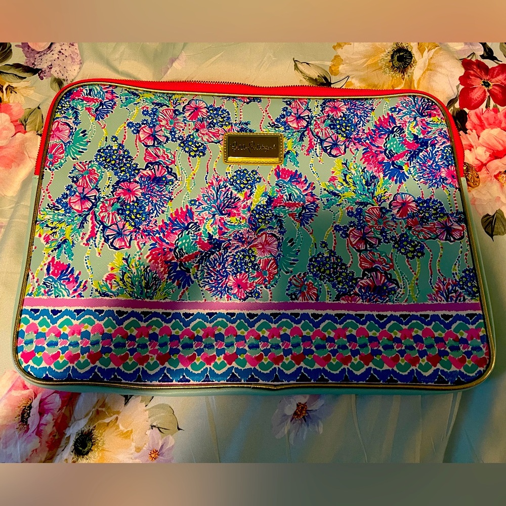 Laptop sleeve
